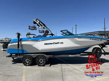 2021 MasterCraft XT22