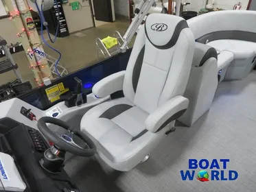 2024 Bentley Pontoons Legacy 220 Navigator Quad Lounge Pontoon & Honda 4