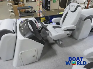 2024 Bentley Pontoons Legacy 220 Navigator Quad Lounge Pontoon & Honda 4