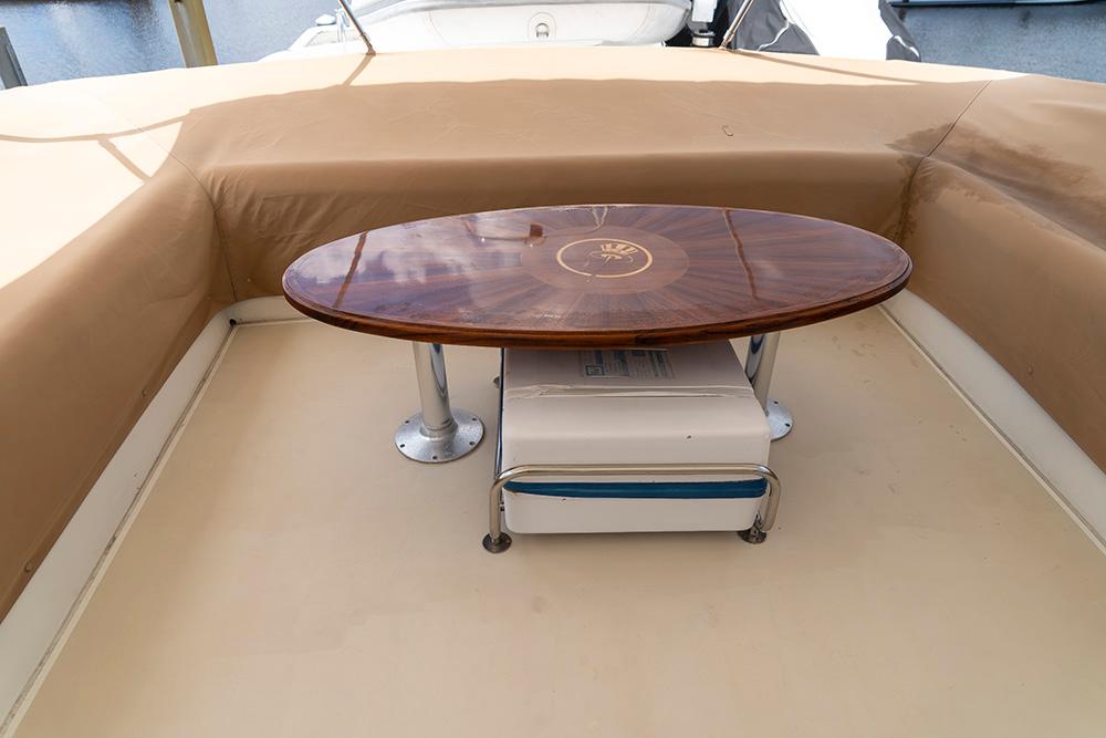 Flybridge U shaped seats (covered) with Cocktail table