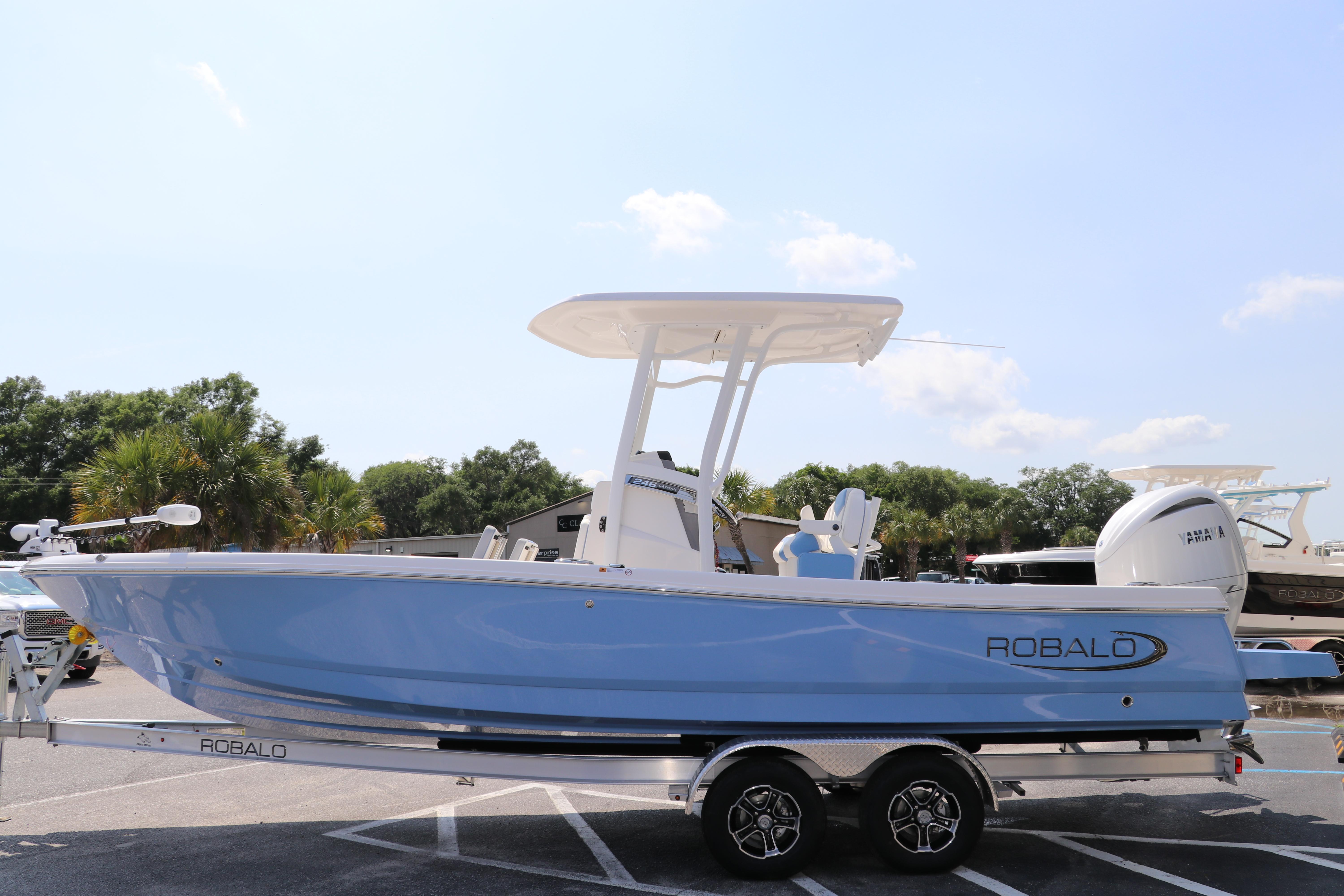 2024 Robalo 246 Cayman