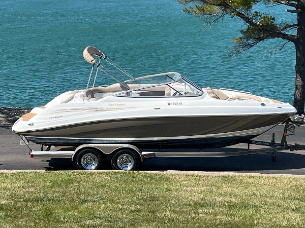 2008-yamaha-boats-232-limited-