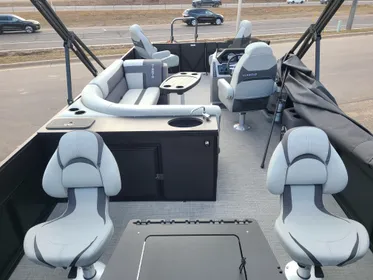 2024 Viaggio Lago X22F With A 140HP Suzuki Motor