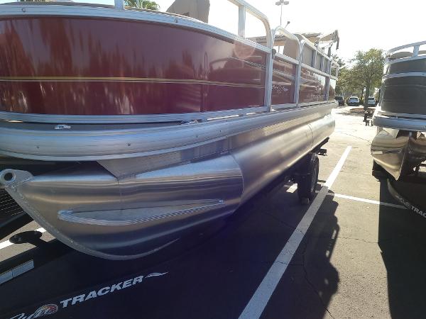 21 foot Sun tracker pontoon boat - Boats - Sharpes, Florida