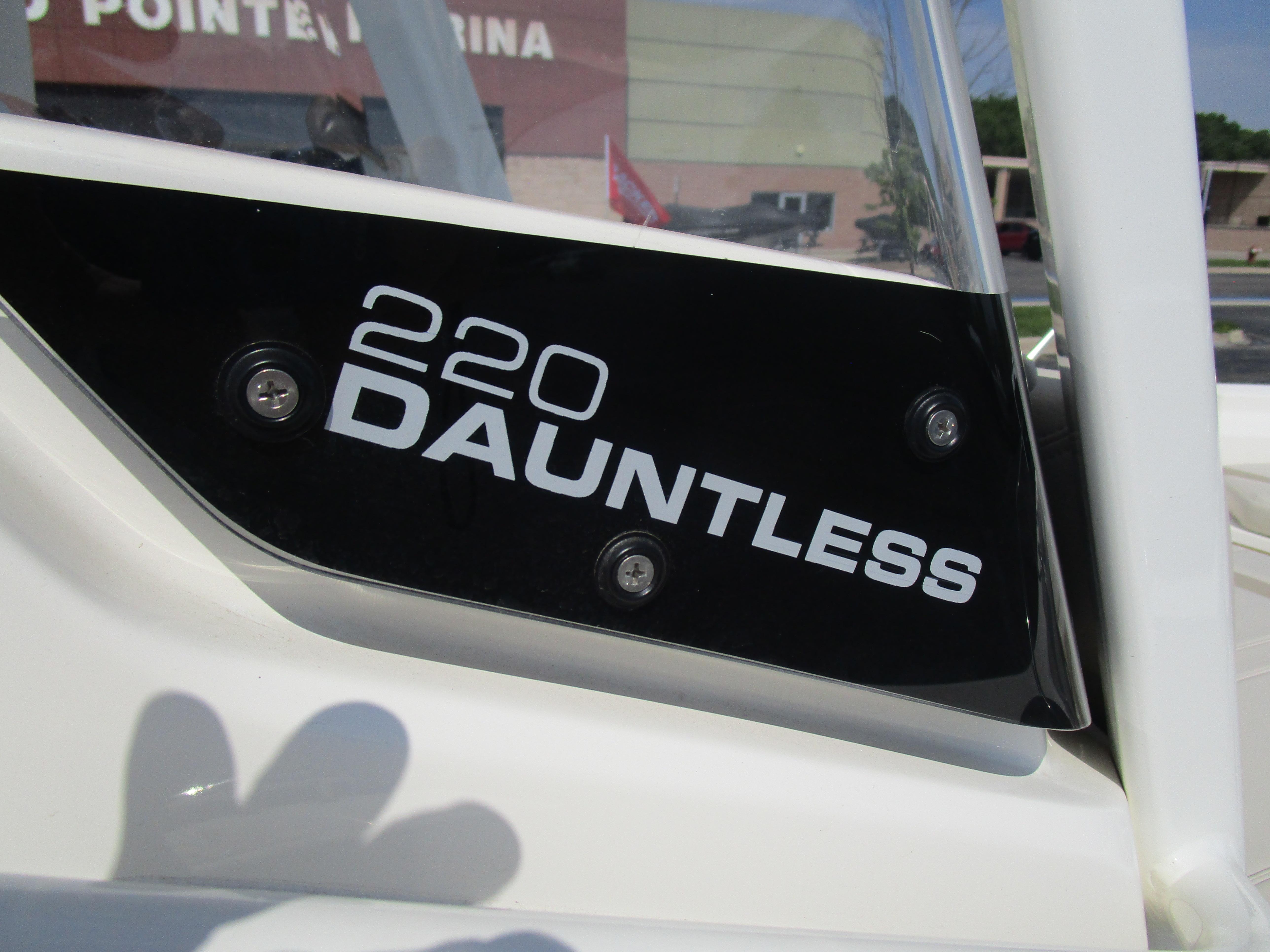 2022 Boston Whaler 220 Dauntless
