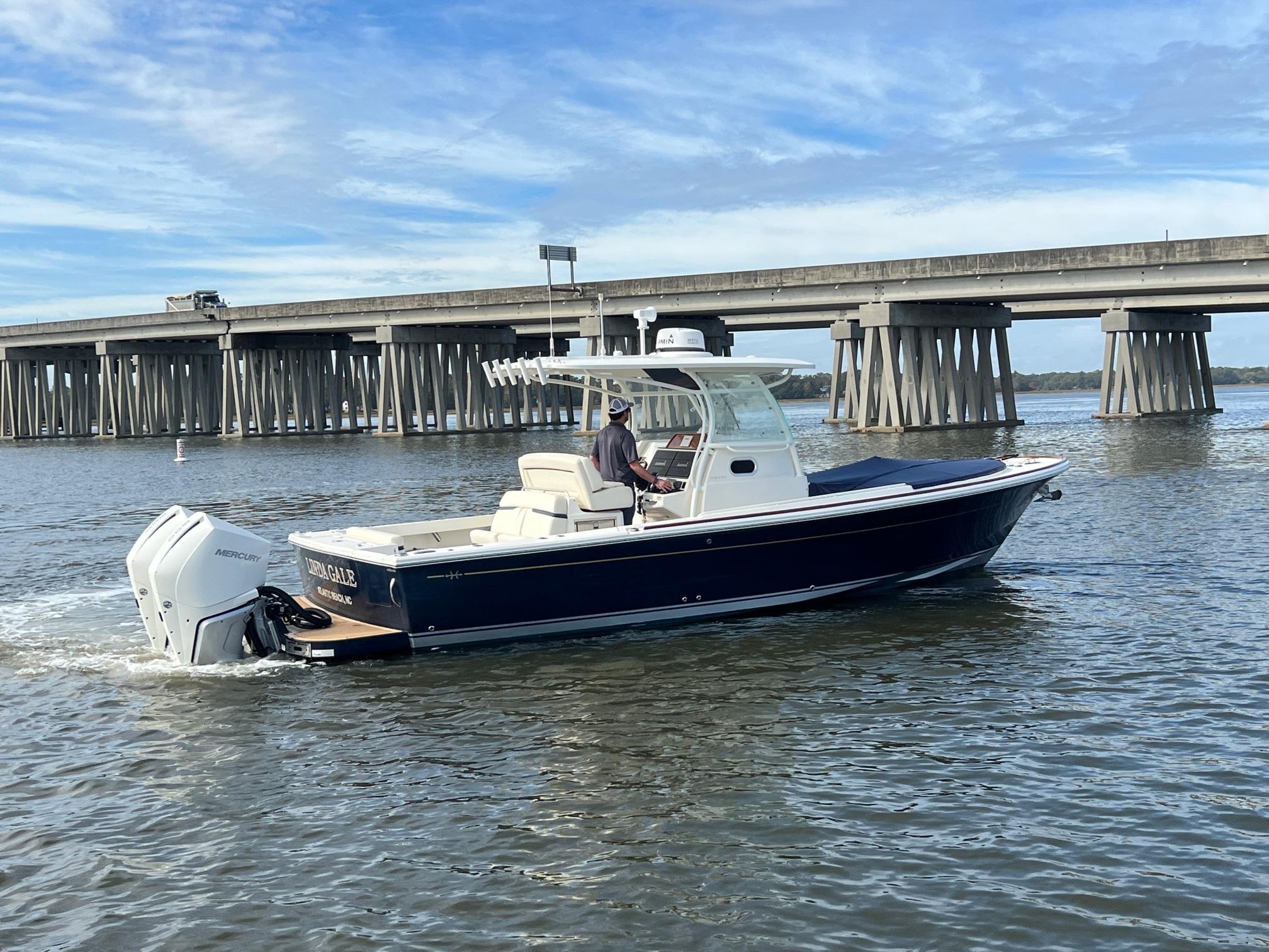 2020 Hunt Yachts 32 Center Console