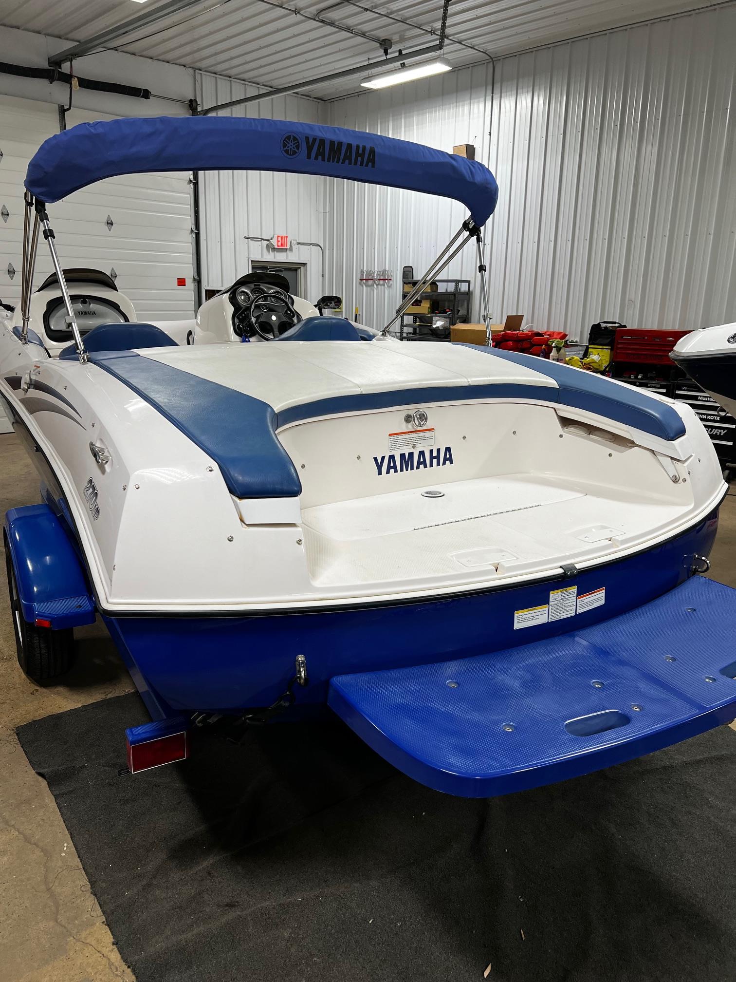 2004 Yamaha Boats LX 210