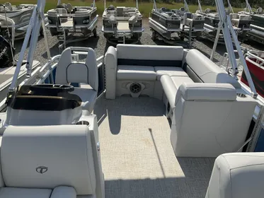 2024 Tahoe Pontoon Boats STX Cruise - 19 FT