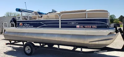2018 Sun Tracker 20 Party Barge