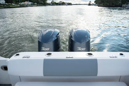 2020 Robalo R302 CC