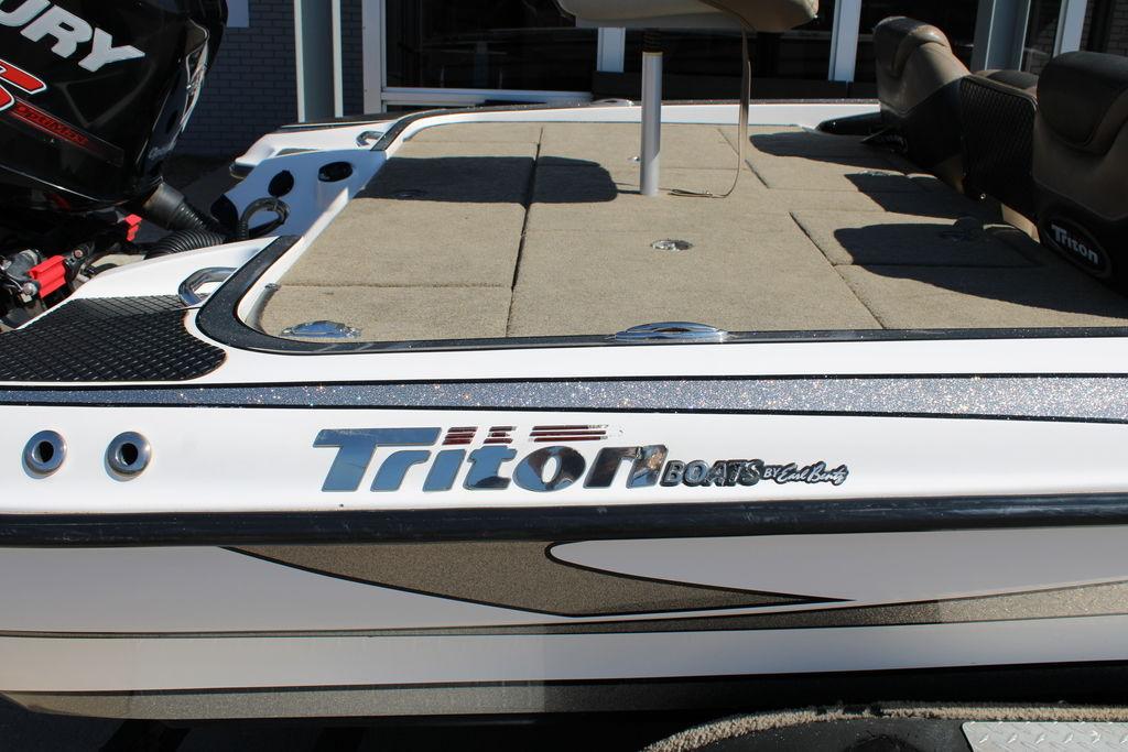 2013 Triton XS Series 21