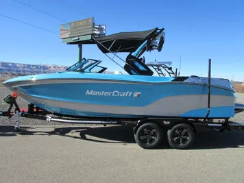 2023 MasterCraft XT23