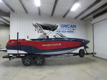 2023 MasterCraft XT22