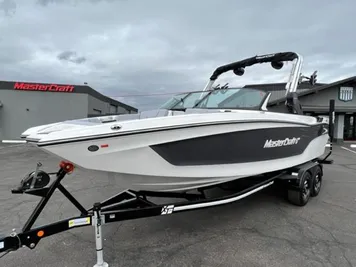 2023 MasterCraft XT24