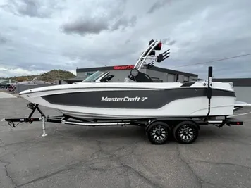 2023 MasterCraft XT24