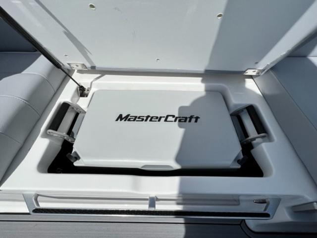 2023 MasterCraft XT23