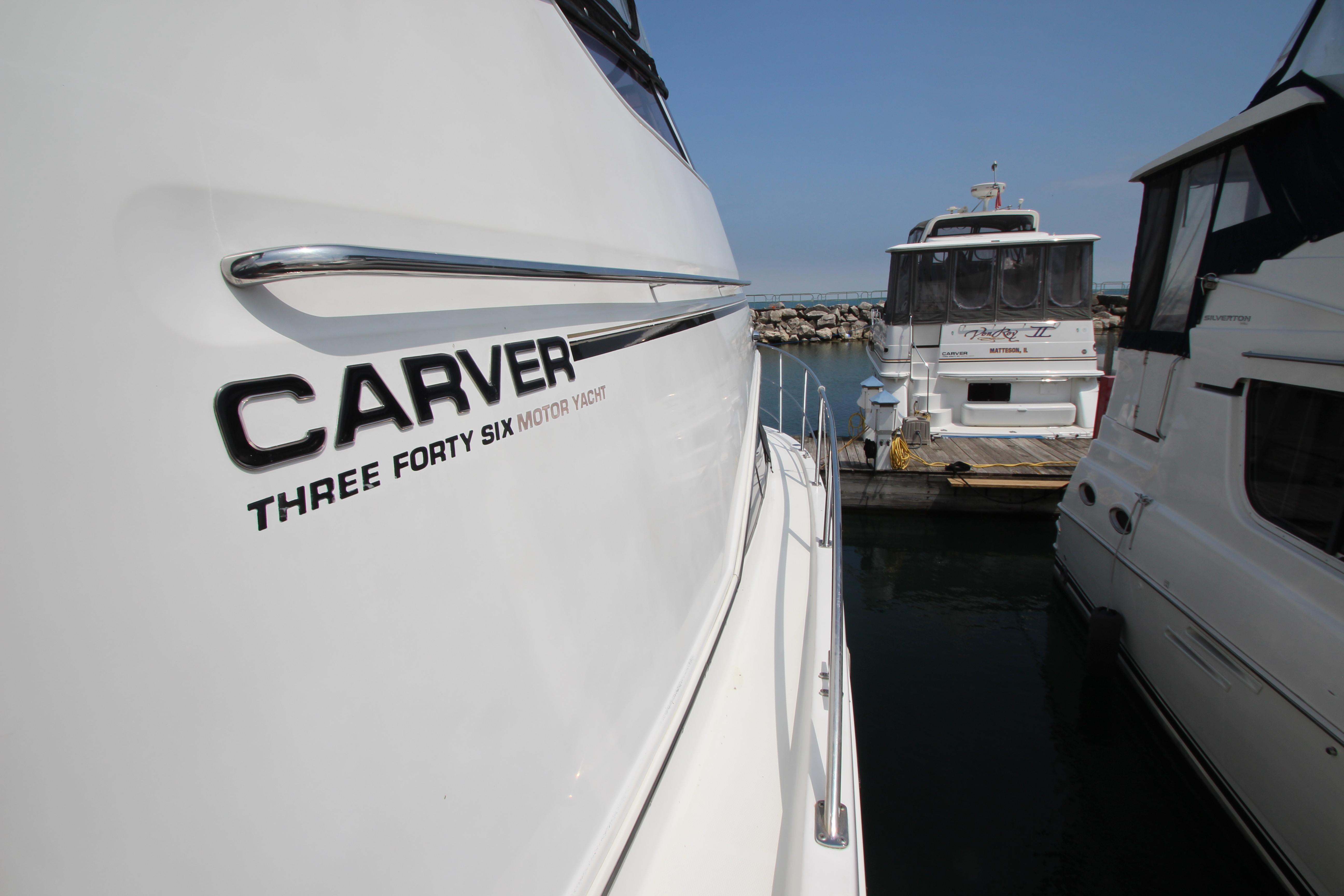 2002 Carver 366 Motor Yacht