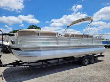 2017 Sun Tracker Party Barge 24 DLX