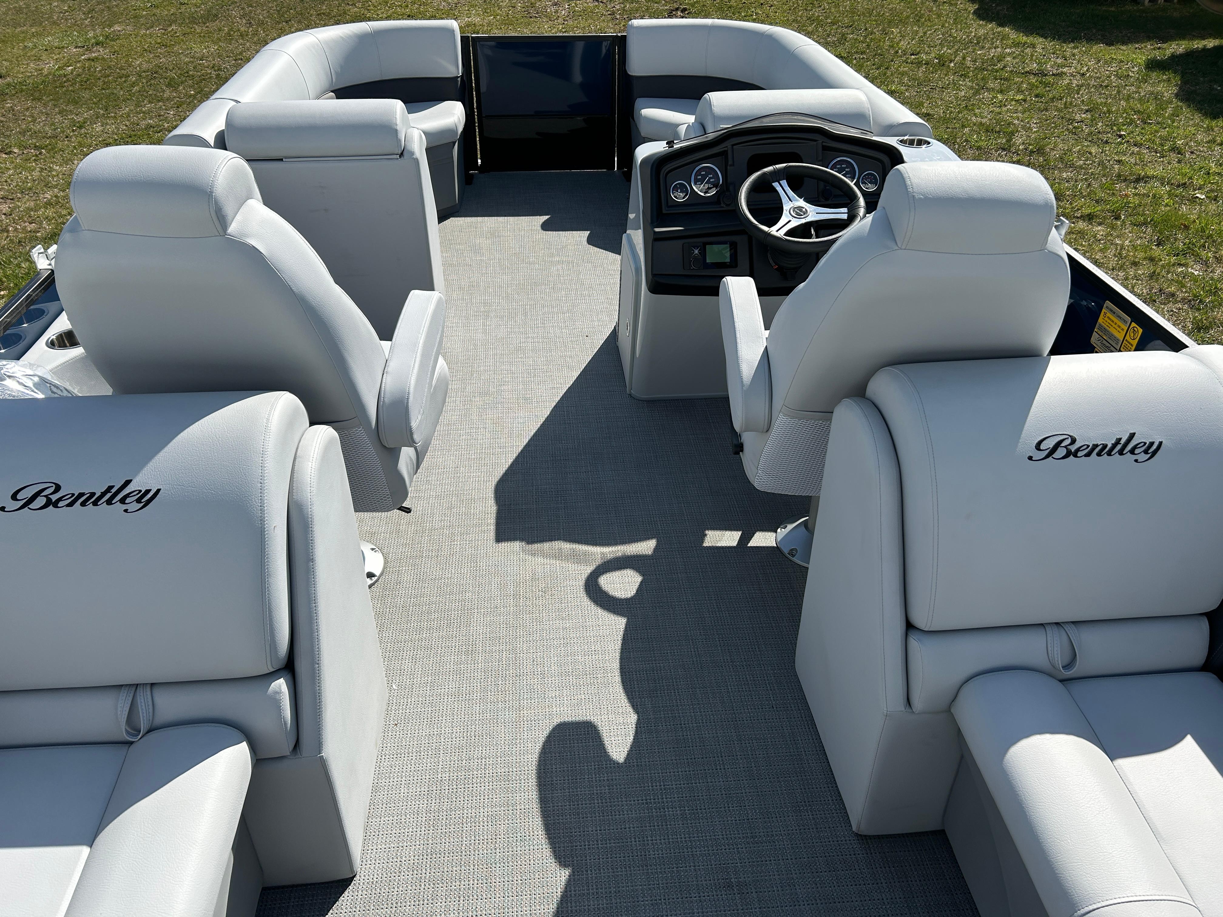 2024 Bentley Pontoons Legacy Navigator 220
