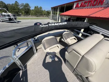 2023 Sun Tracker SportFish 22 DLX