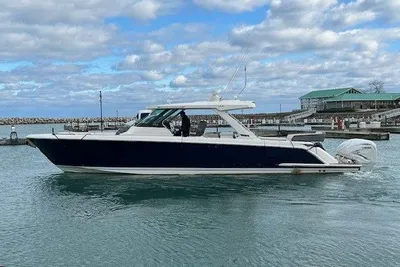 2021 Tiara Yachts 43LS
