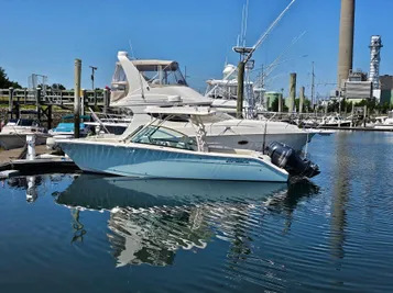 2018 Cobia 280 Dual Console