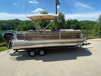 2024 Sun Tracker SportFish 22 DLX