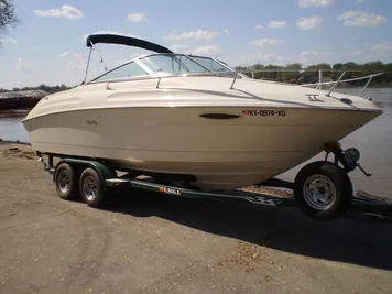 2000 Sea Ray 215 Express Cruiser