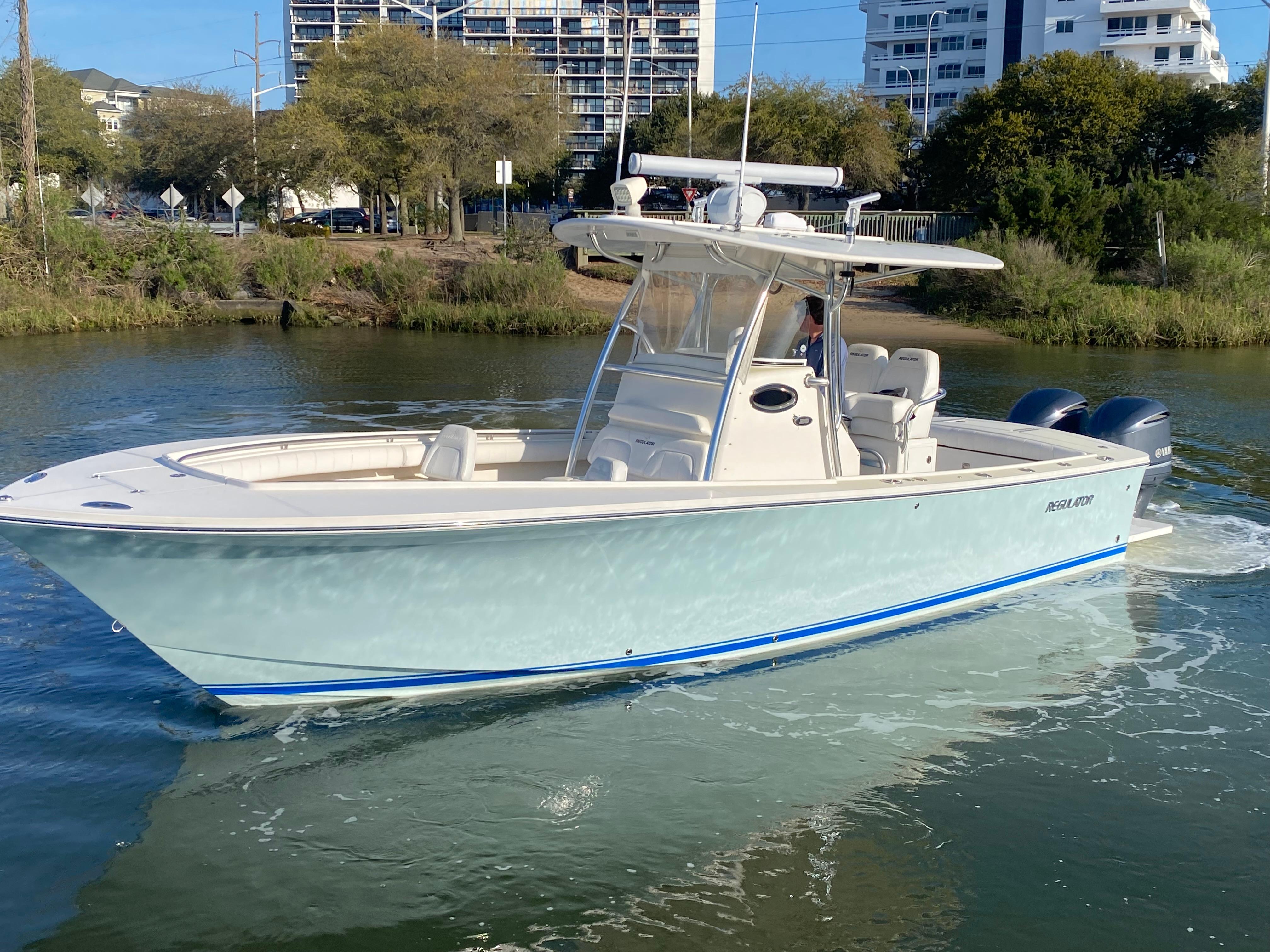 2015 Regulator Marine 28 CC