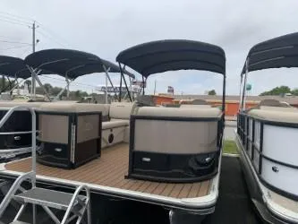 2024 Bentley Pontoons 243 Swingback