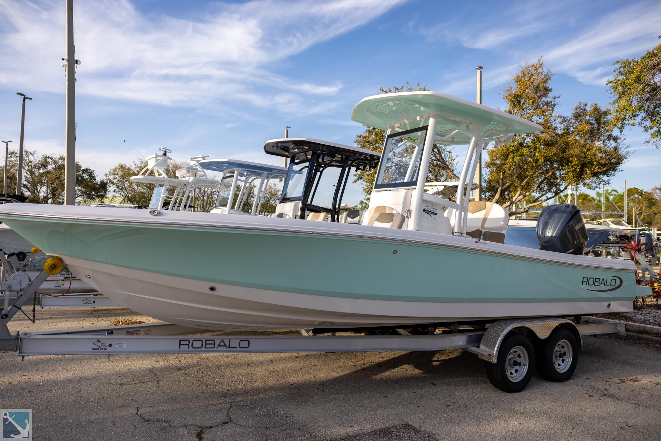 2023 Robalo 246 Cayman