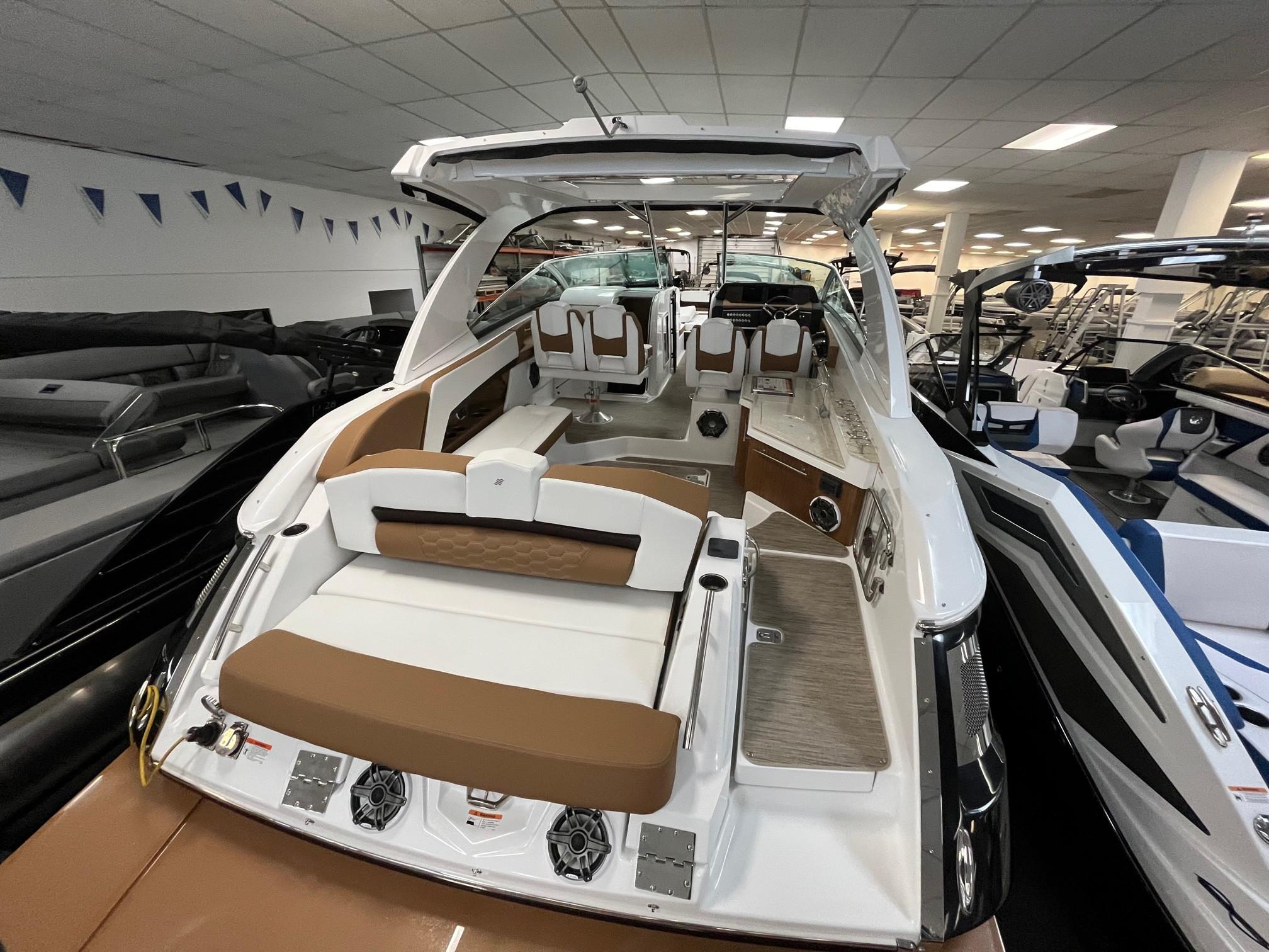 New 2023 Four Winns 350, 49441 Muskegon - Boat Trader