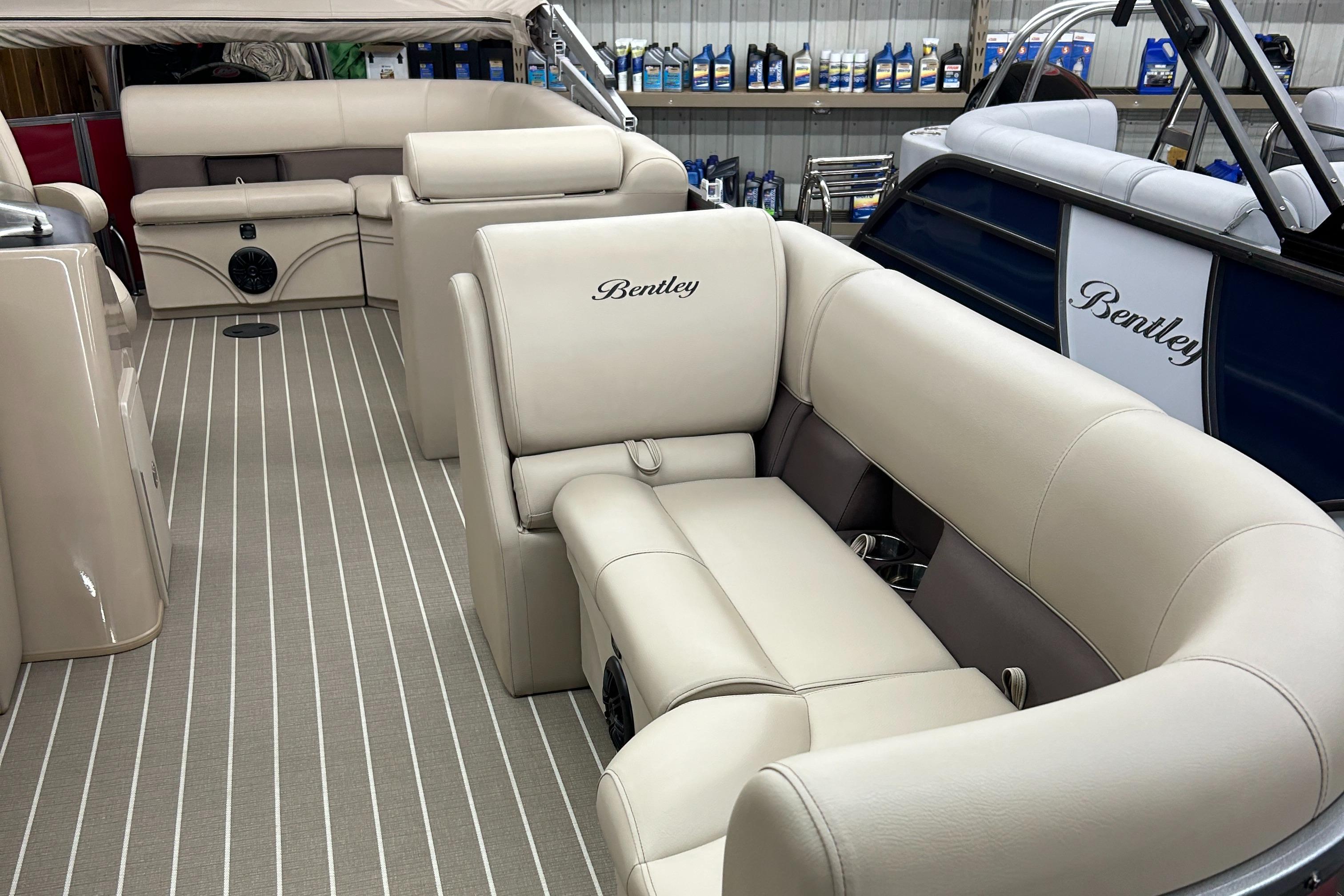 2024 Bentley Pontoons Legacy Cruise XL 223