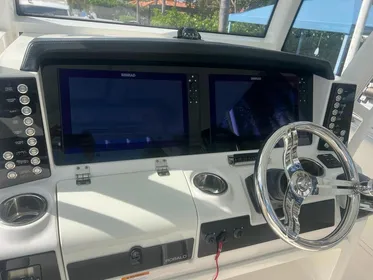 2018 Robalo R302