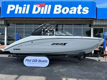 2023 Yamaha Boats 252 XE