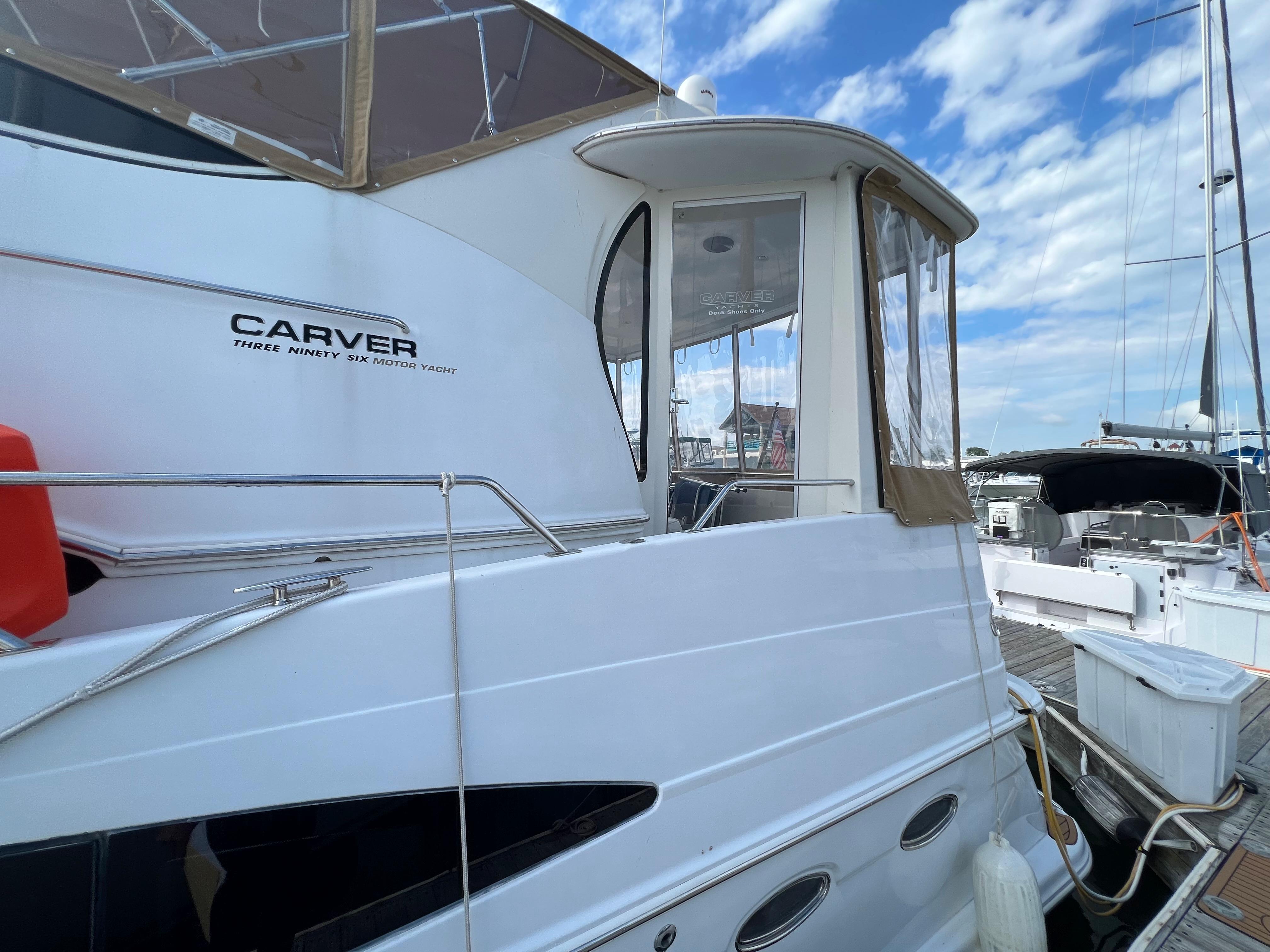 2000 Carver 396 Motor Yacht