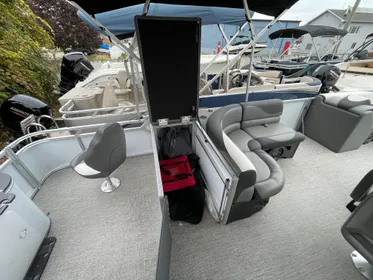 2023 Tahoe Pontoon LTZ Rear Fish