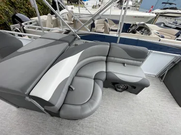 2023 Tahoe Pontoon LTZ Rear Fish