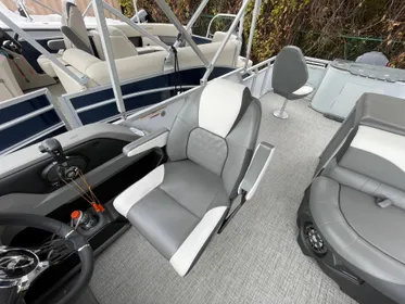 2023 Tahoe Pontoon LTZ Rear Fish