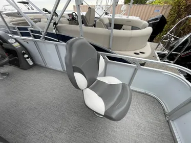 2023 Tahoe Pontoon LTZ Rear Fish