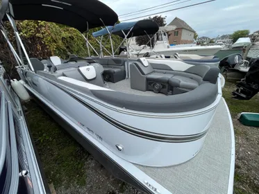 2023 Tahoe Pontoon LTZ Rear Fish