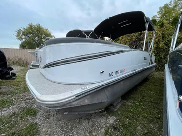 2023 Tahoe Pontoon LTZ Rear Fish