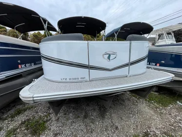 2023 Tahoe Pontoon LTZ Rear Fish