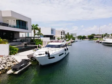 2019 Ferretti Yachts 550