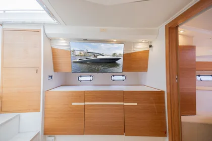 2011 Azimut Atlantis 38