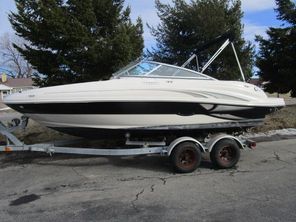 2004 Sea Ray 200 Sundeck