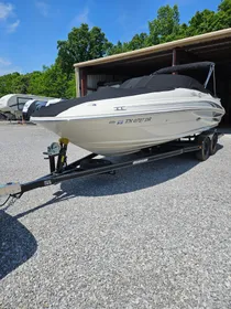 2003 Sea Ray 220 Sundeck