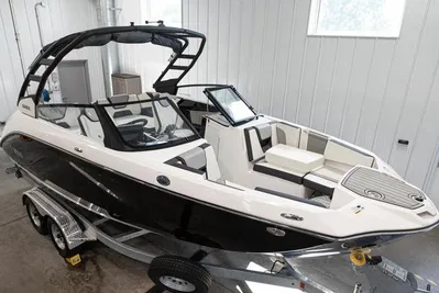 2023 Yamaha Boats 222SE