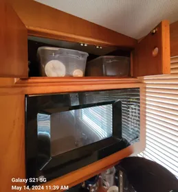 Galley Microwave & Pantry