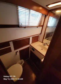 Aft Master Stateroom   Ensuite Head